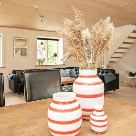 8 Person In L S Holiday home *