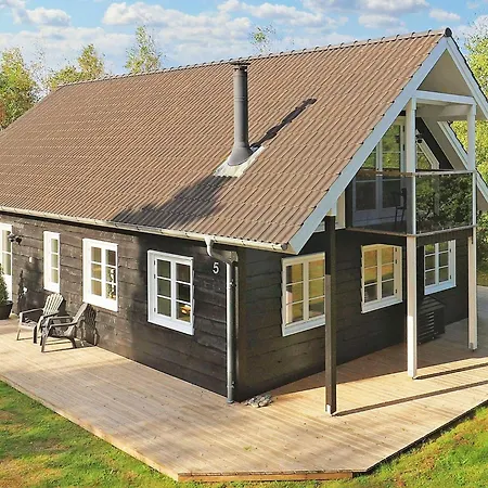 8 Person In L S Holiday home