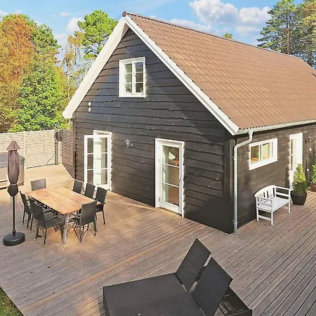 8 Person In L S Holiday home *